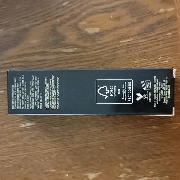 Illamasqua beyond liquid highlighter - Picture 2 of 5